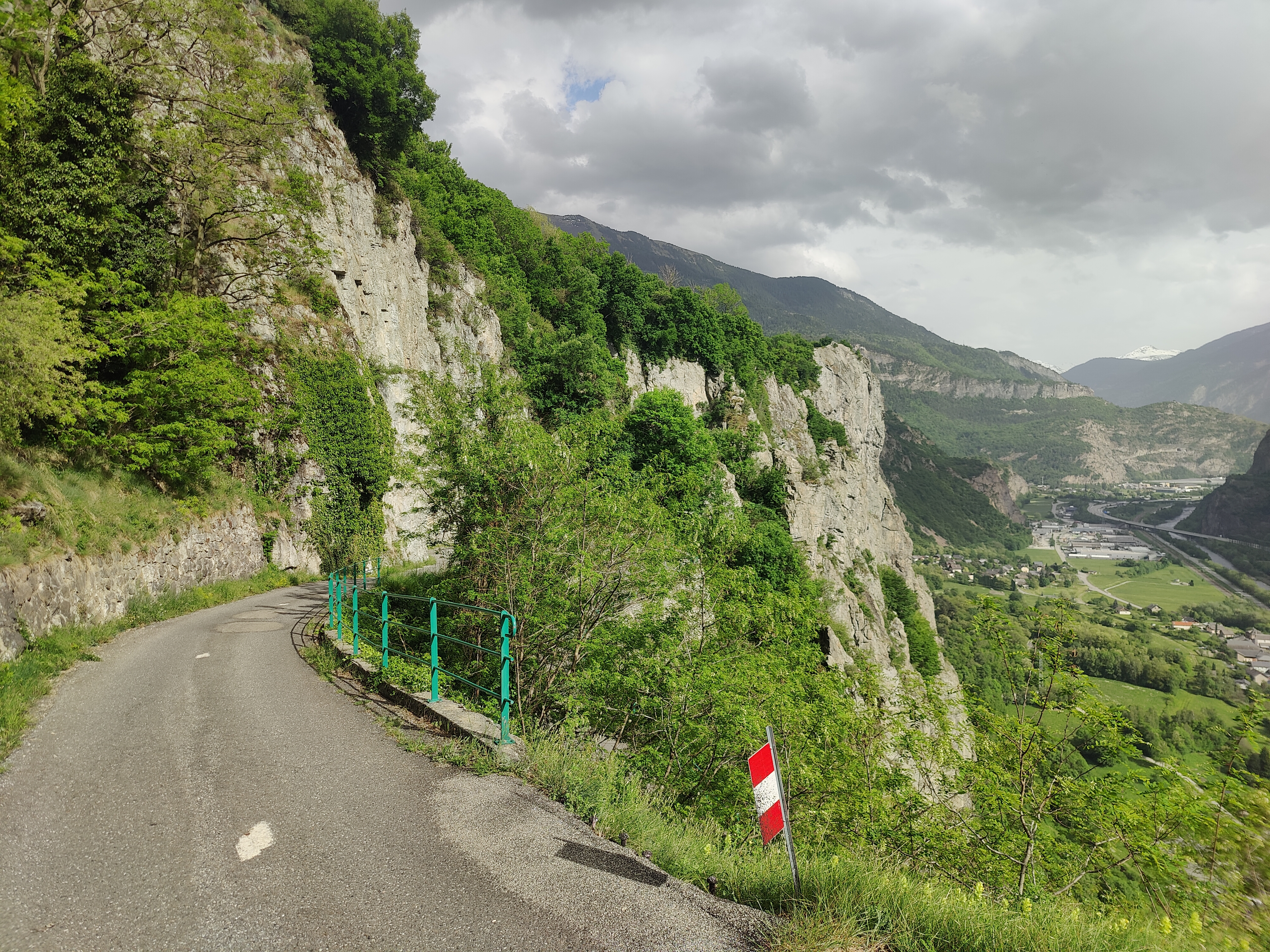 Midway View on Lacets de Montvernier - Alpine Cycling